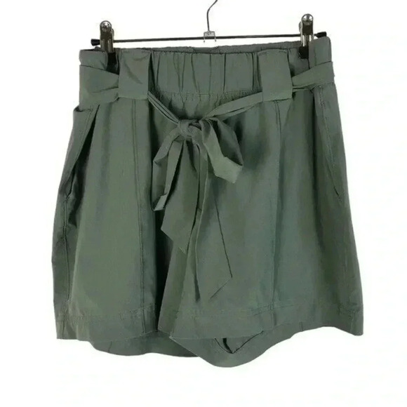 Athleta Sage Green Destination Paperbag Athletic Shorts 6 - Picture 1 of 4